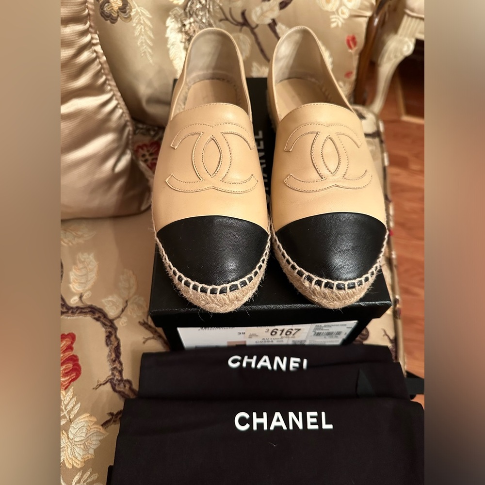 100% Authentic Espadrilles lambskin Beige & Black
